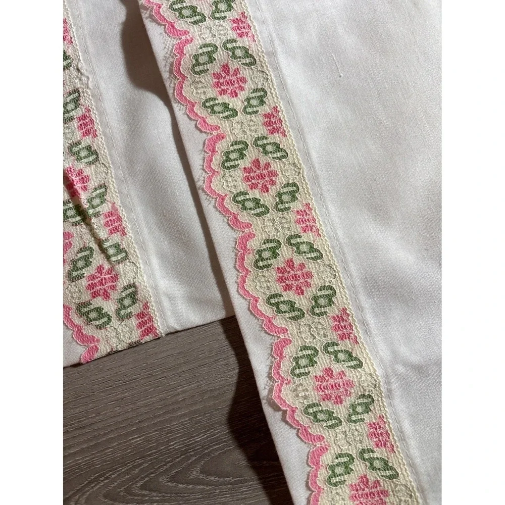 Vintage JCPenney Muslin Pillowcase Set Floral Lace Trim 2pc Cottagecore Standard